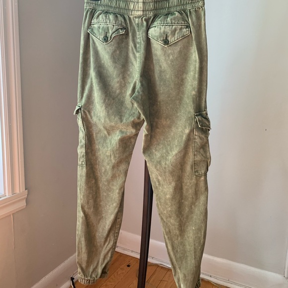 BDG Stone Washed Green Pants from Urban Outfitters - Picture 3 of 4